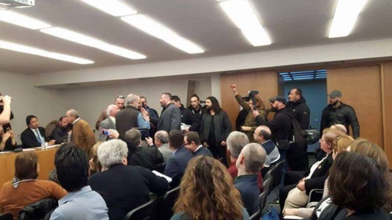 Εισβολή από βουλευτές της Χρυσής Αυγής σε εκδήλωση στην ΕΣΗΕΑ