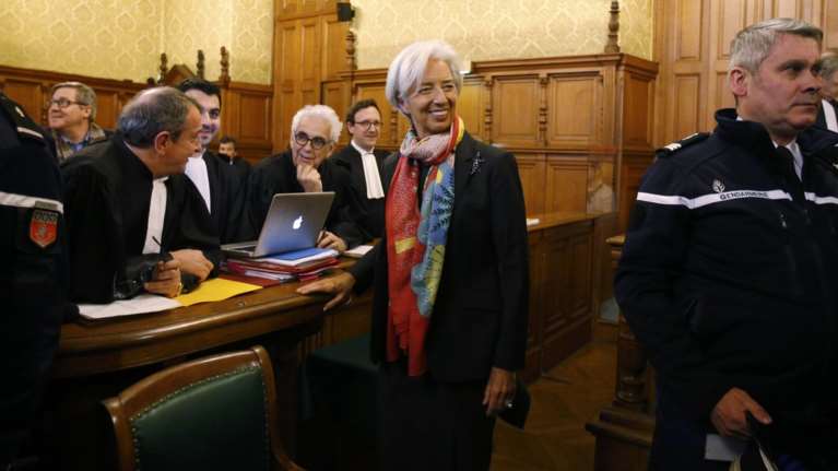 Με χαμόγελα η Λαγκάρντ στο εδώλιο για την υπόθεση Ταπί