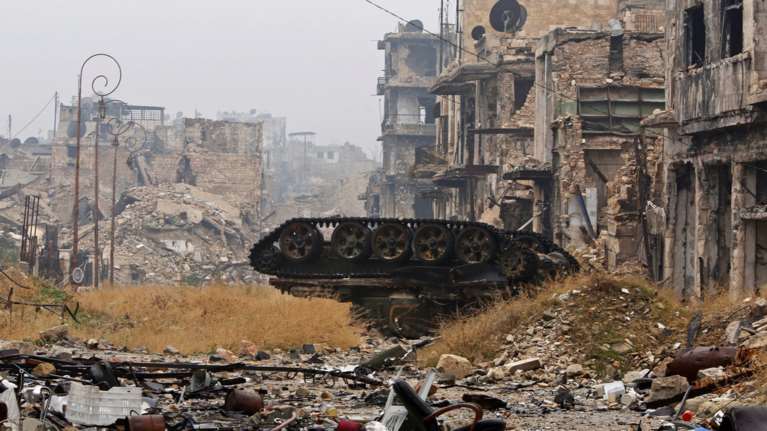 Σίγησαν τα όπλα στο Χαλέπι, οι αντάρτες εγκαταλείπουν την πόλη