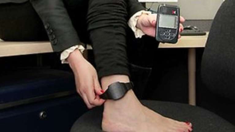 Η απολογία της γυναίκας που δραπέτευσε με το βραχιολάκι