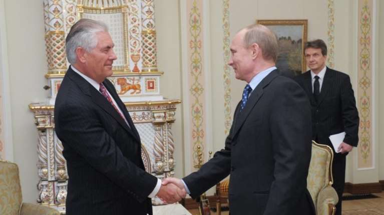 Oι σχέσεις του ΥΠΕΞ του Τραμπ με τη Ρωσία στη Γερουσία