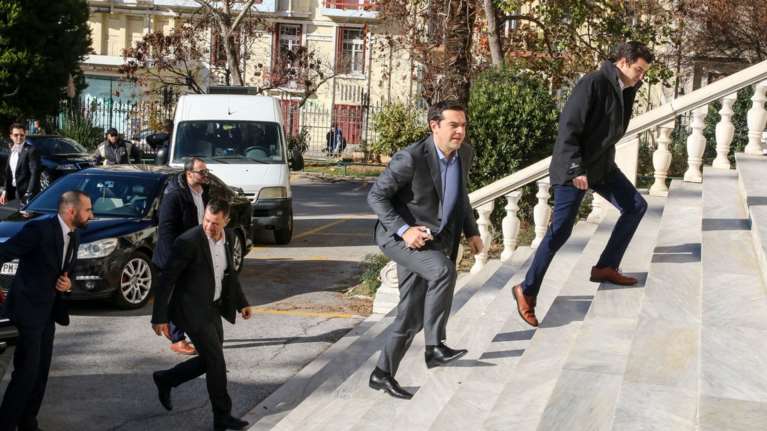 Ο Τσίπρας στη Θεσσαλονίκη: Ποιοι τον υποδέχτηκαν...