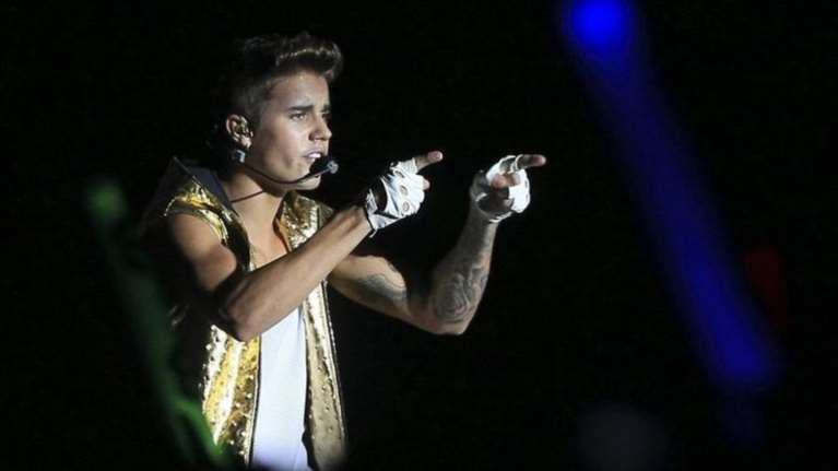 Ζήτησαν ν'αλλάξει η ημερομηνία εθνικών εξετάσεων για να ...δουν τον Μπίμπερ