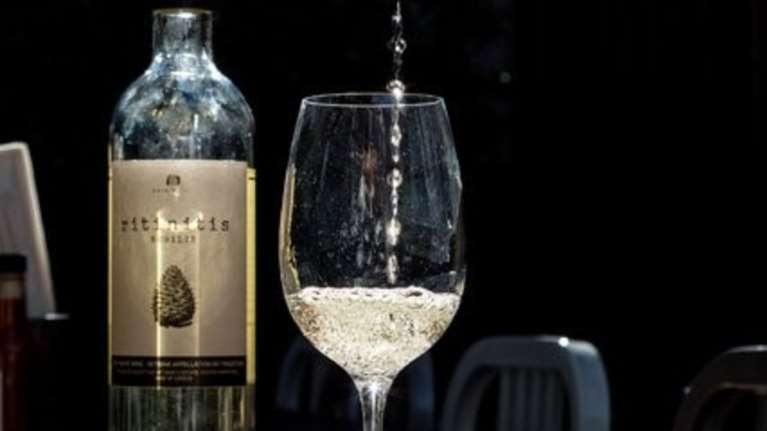 Η Ρετσίνα της ΓΑΙΑ Οινοποιητική στην κορυφή της λίστας των NY Times