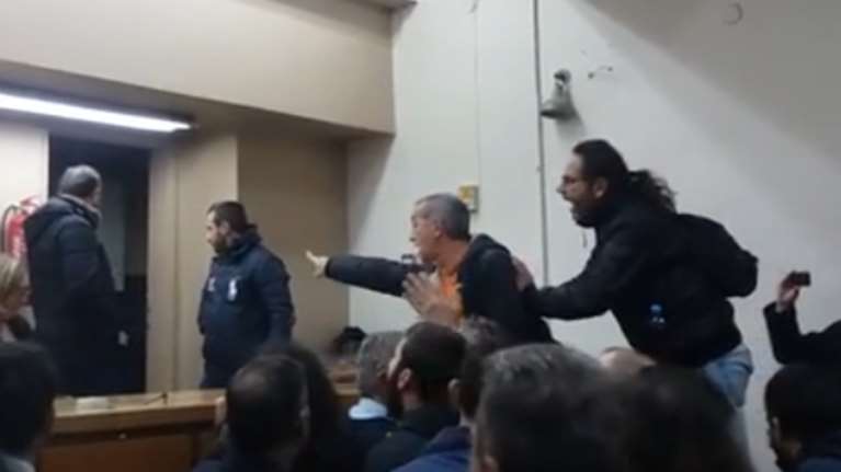 Ένταση στο Ειρηνοδικείο Θεσσαλονίκης για τους πλειστηριασμούς-βίντεο