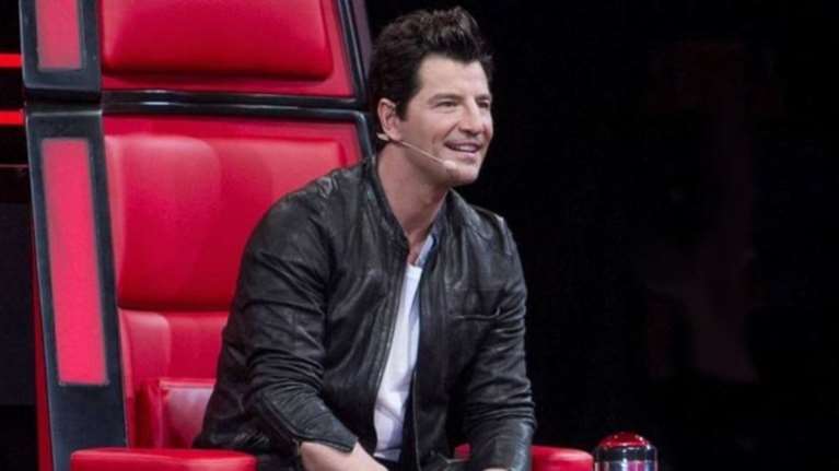 O «γητευτής» Σάκης Ρουβάς ξεσηκώνει το κοινό του The VOICE