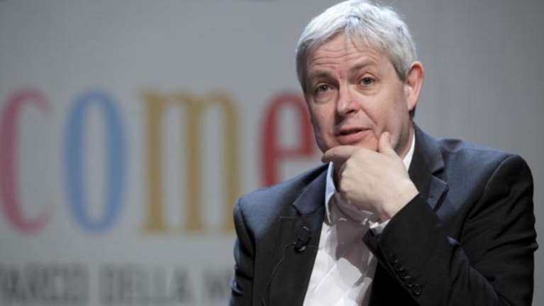 Τζόναθαν Κόου: Ο Τραμπ και ο Φάρατζ είναι δυο γκροτέσκες φιγούρες