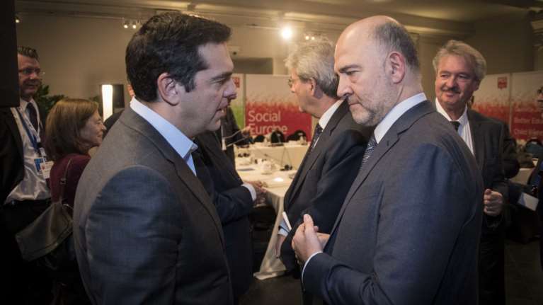 Το «καρφί» Μοσκοβισί σε Σόιμπλε: Μόνο μια χώρα αντιδρά στο βοήθημα