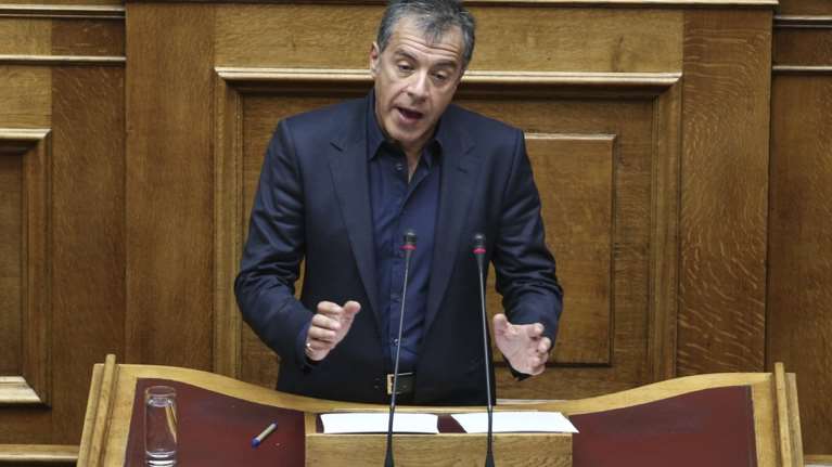 Αποστάσεις Θεοδωράκη από τις μεθοδεύσεις Τσίπρα &amp; ευρωπαίων