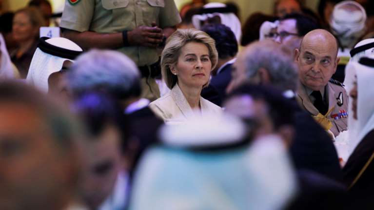 Πολύτεκνη μητέρα 7 παιδιών η Γερμανίδα πολιτικός που είπε όχι στη μαντίλα