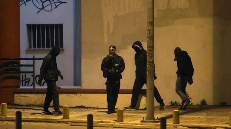 Με βαριοπούλες κατά μηχανημάτων στον ηλεκτρικό του ΚΑΤ