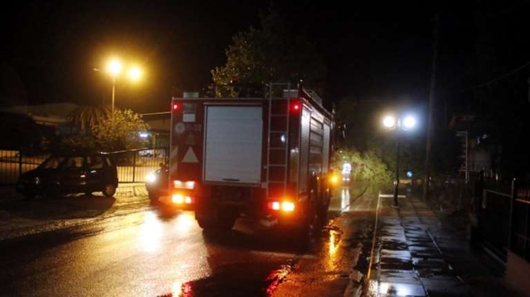 Φωτιά απείλησε σπίτι στην περιοχή της Βραυρώνας στην Αττική