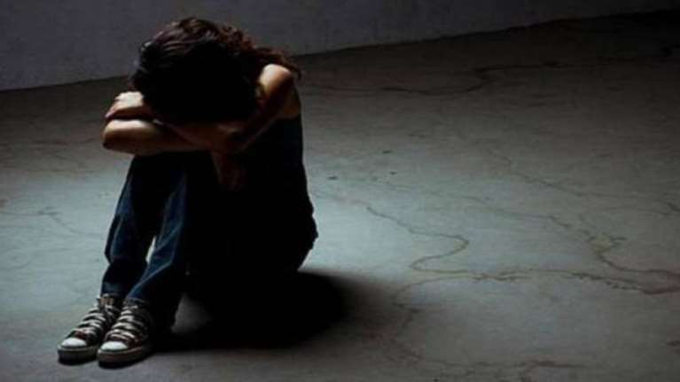 Πα-τέρας ασελγούσε στην 10χρονη κόρη του, την υποχρέωνε να βλέπει πορνό