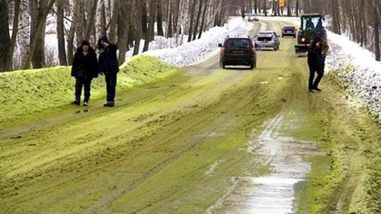 Σε ποια περιοχή το χιόνι βάφτηκε πράσινο και σε τι οφείλεται;