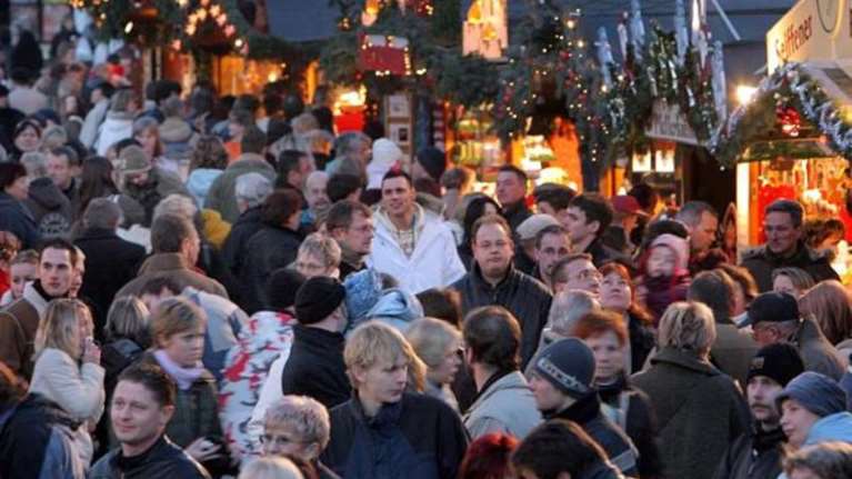 Φορτηγό έπεσε πάνω σε πεζούς σε αγορά της Κολωνίας