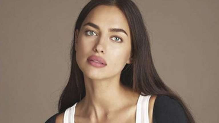 Η πανέμορφη Ιρίνα Σάικ στην πρώτη της καμπάνια μόδας ως... έγκυος