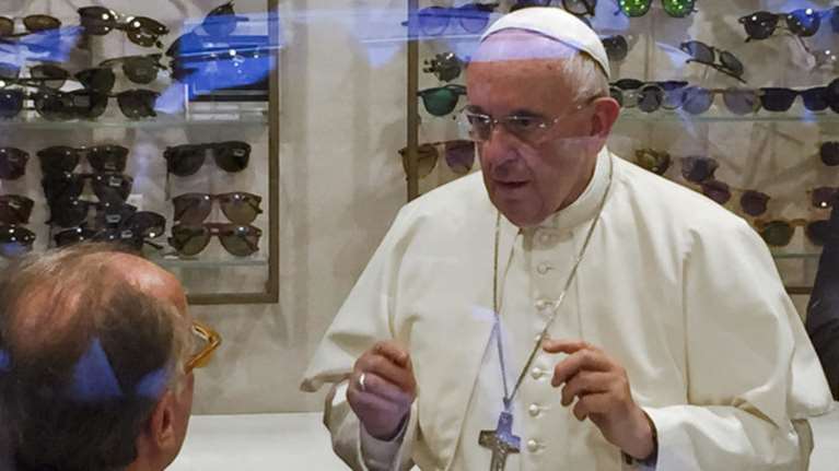 Ο Πάπας Φραγκίσκος πήγε για ψώνια μόνος προκαλώντας έκπληξη