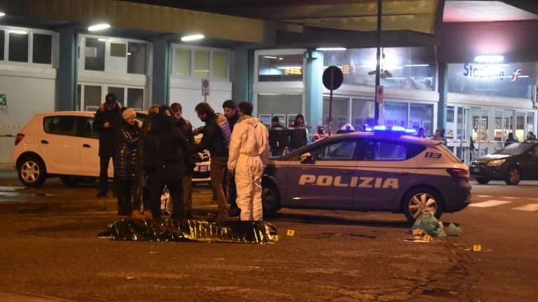 Οι πρώτες φωτο από το σημείο που έπεσε νεκρός ο μακελάρης του Βερολίνου