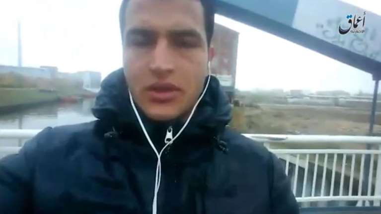 Ο μακελάρης του Βερολίνου ορκίζεται πίστη στο Ισλαμικό Κράτος - Βίντεο