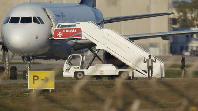 Αεροπειρατεία-θρίλερ στη Μάλτα: Ποιοι ήταν και γιατί το έκαναν