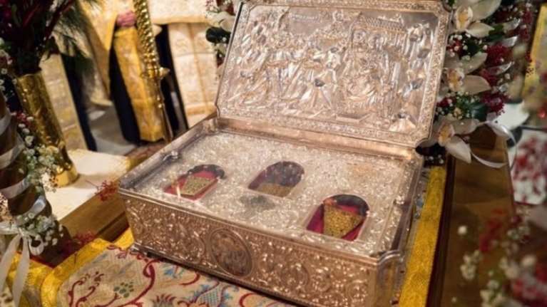 Τα Πάντιμα Δώρα των Μάγων μεταφέρονται από το Αγιο Ορος στην Κρήτη