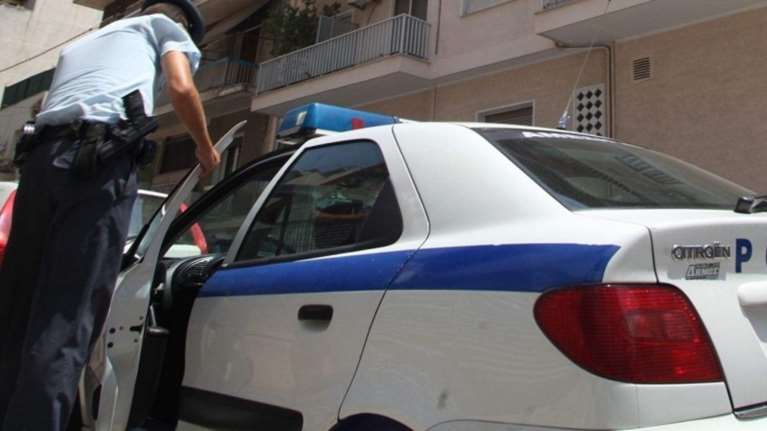 Οι αστυνομικοί μοίρασαν δώρα στα ΚΑΠΗ