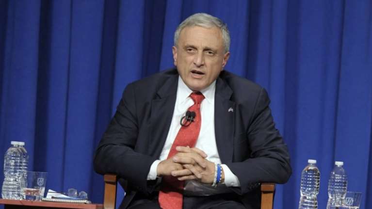 Συνεργάτης του Τραμπ εύχεται να πεθάνει ο Ομπάμα & να εξαφανιστεί η Μισέλ