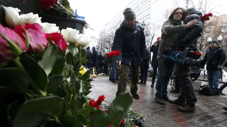 Τα πρόσωπα της τραγωδίας: Η &quot;Δρ Λίζα&quot;, η χορωδία και ο έμπειρος πιλότος