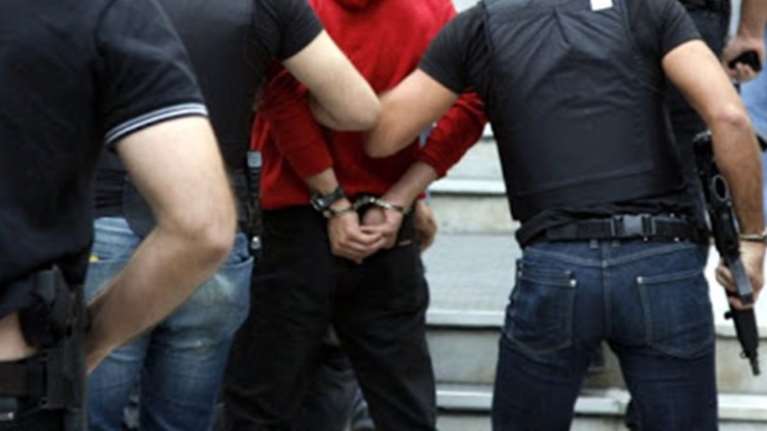 Σπείρα εκβιαστών με γιο τραγουδιστή και αρχηγό υποψήφιο Δήμαρχο