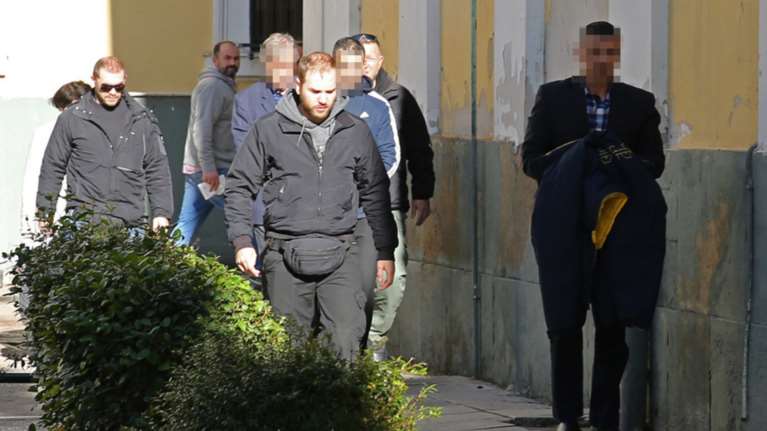 Σπείρα εκβιαστών: Στον ανακριτή ο γιος του γνωστού τραγουδιστή