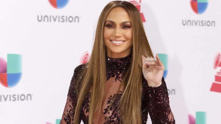 Η Λόπεζ έχει δεσμό με 30χρονο διάσημο τραγουδιστή - Η φωτο που τους πρόδωσε