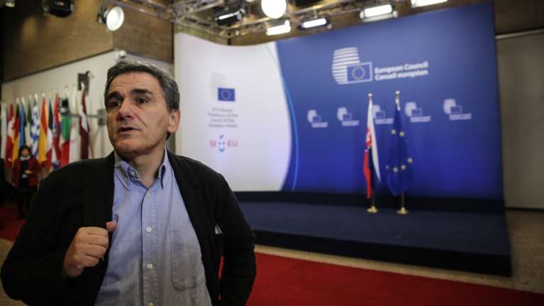 Σε &quot;διπλή παγίδα&quot; η κυβέρνηση με τις δεσμεύσεις Τσακαλώτου