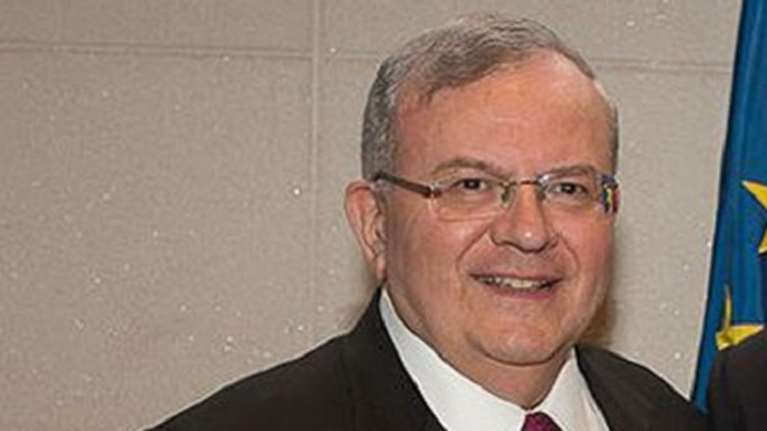 Βρέθηκε απανθρακωμένος στο ΙΧ του στο Ρίο ο Έλληνας πρέσβης