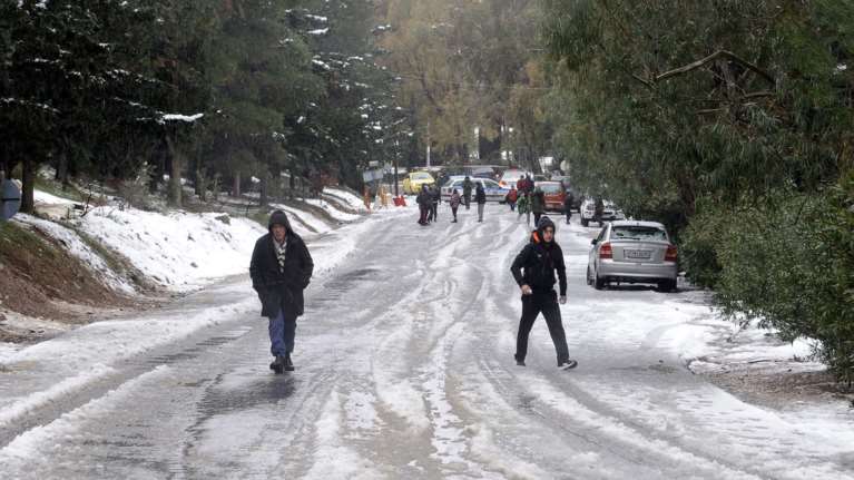 Συνεχίζεται η κακοκαιρία, χιόνια και παγετός σε όλη τη χώρα