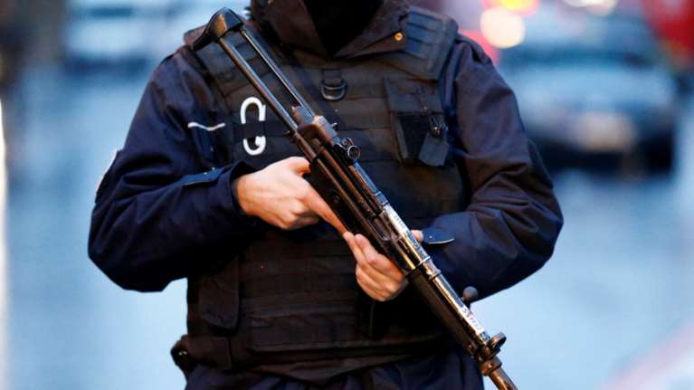 Πυροβολισμοί και τραυματίες σε τζαμί στην Κωνσταντινούπολη