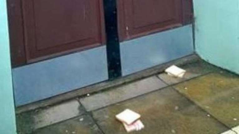 Βρετανία: Νεκρός στο κελί του ο άνδρας που έριξε μπέικον σε τζαμί