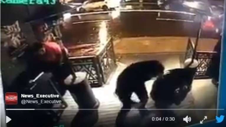 Κόσμος προσπαθεί να κρυφτεί από τον μακελάρη νέο συγκλονιστικό βίντεο