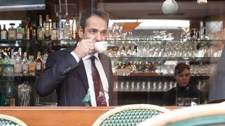 O Mητσοτάκης, το twitter και ο καφές-φαρμάκι στο Κολωνάκι