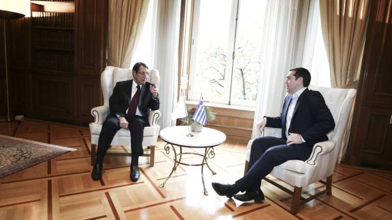 Ο Τσίπρας συναντά τους πολιτικούς αρχηγούς για το Κυπριακό ενόψει Γενεύης