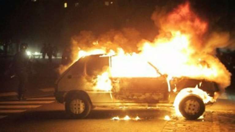 Γαλλία: Μπαράζ εμπρησμών οχημάτων την παραμονή της Πρωτοχρονιάς