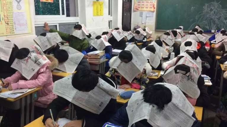 Η απίστευτη πατέντα των κινέζων για να «πατάξουν» τα σκονάκια στο σχολείο