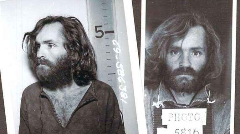 Η ιστορία του Τσαρλς Μάνσον: Ο αμετανόητος serial killer