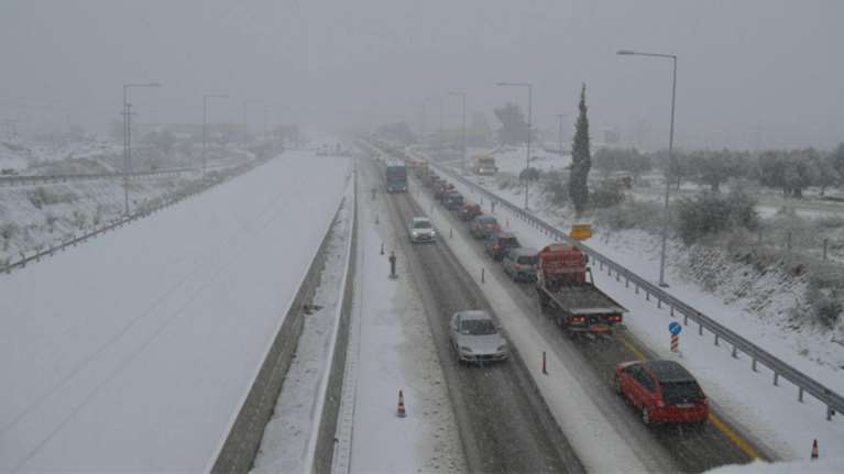 Aνοιξε η Πατρών-Κορίνθου- ολονύκτια ταλαιπωρία για τους οδηγούς