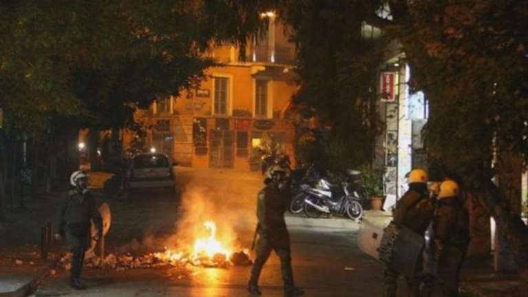 «Πόλεμος μολότοφ» στο Πολυτεχνείο