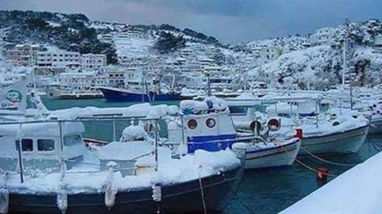 Στα δύο μέτρα το χιόνι σε  Σκόπελο &amp; Αλόννησο-Απίστευτες εικόνες