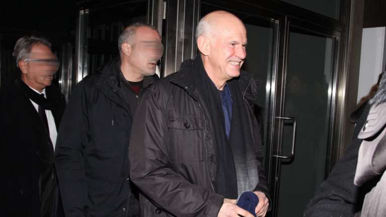 Μετά την Καινούργιου ο Παπανδρέου βγάζει φωτο με την Καλομοίρα-Εικόνες