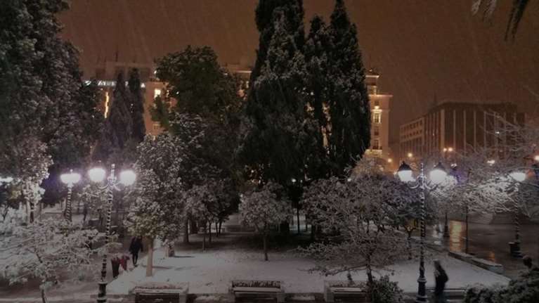 Η χιονισμένη Αθήνα σε 11 μοναδικές φωτογραφίες