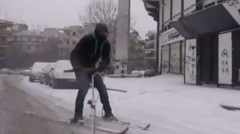 Θεσσαλονίκη: Εκανε σκι γύρω από το γήπεδο της Τούμπας