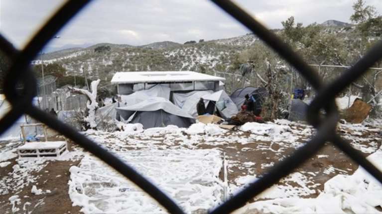 Βολές και από την Αυγή για τις εικόνες ντροπής στη Μόρια