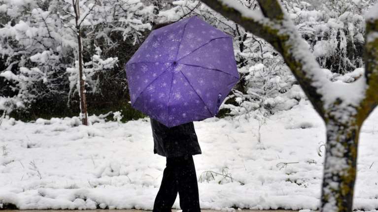 Υποχωρούν τα χιόνια αύριο,έρχονται βροχές και καταιγίδες